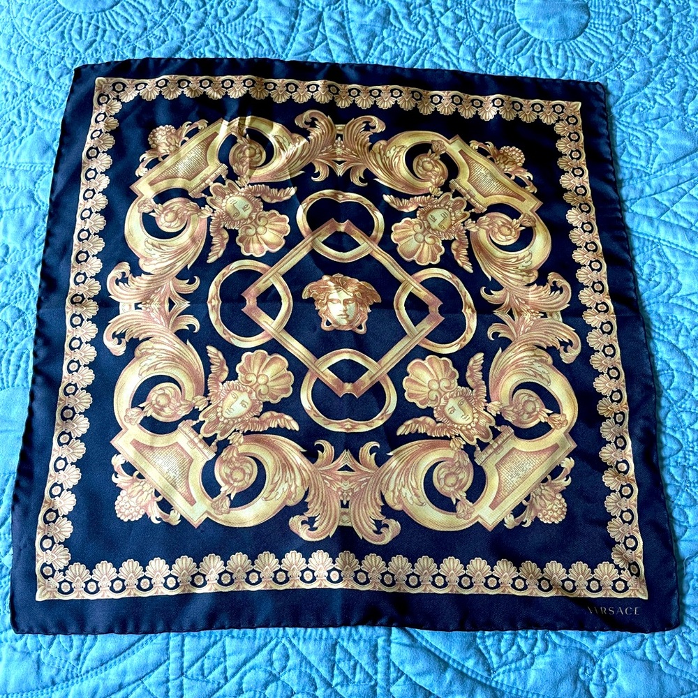 {Versace} BAROCCO-PRINT SILK SCARF